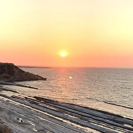 Gorgeous Seafront In A Prime By The Mediterranean Sea 4* كيرينيا