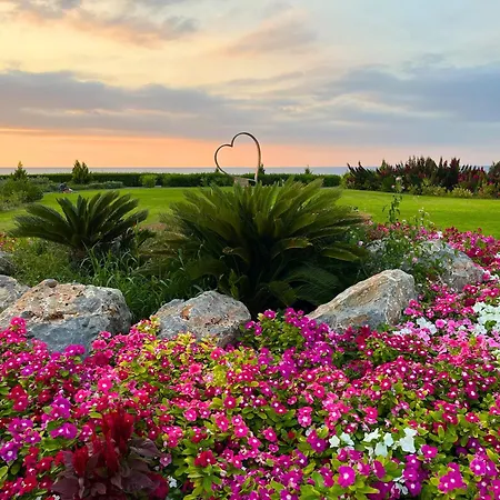 Gorgeous Seafront In A Prime By The Mediterranean Sea فندق 4*
