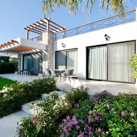 Ξενοδοχείο Gorgeous Seafront In A Prime By The Mediterranean Sea 4*