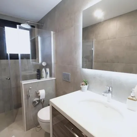 Ξενοδοχείο Gorgeous Seafront In A Prime By The Mediterranean Sea